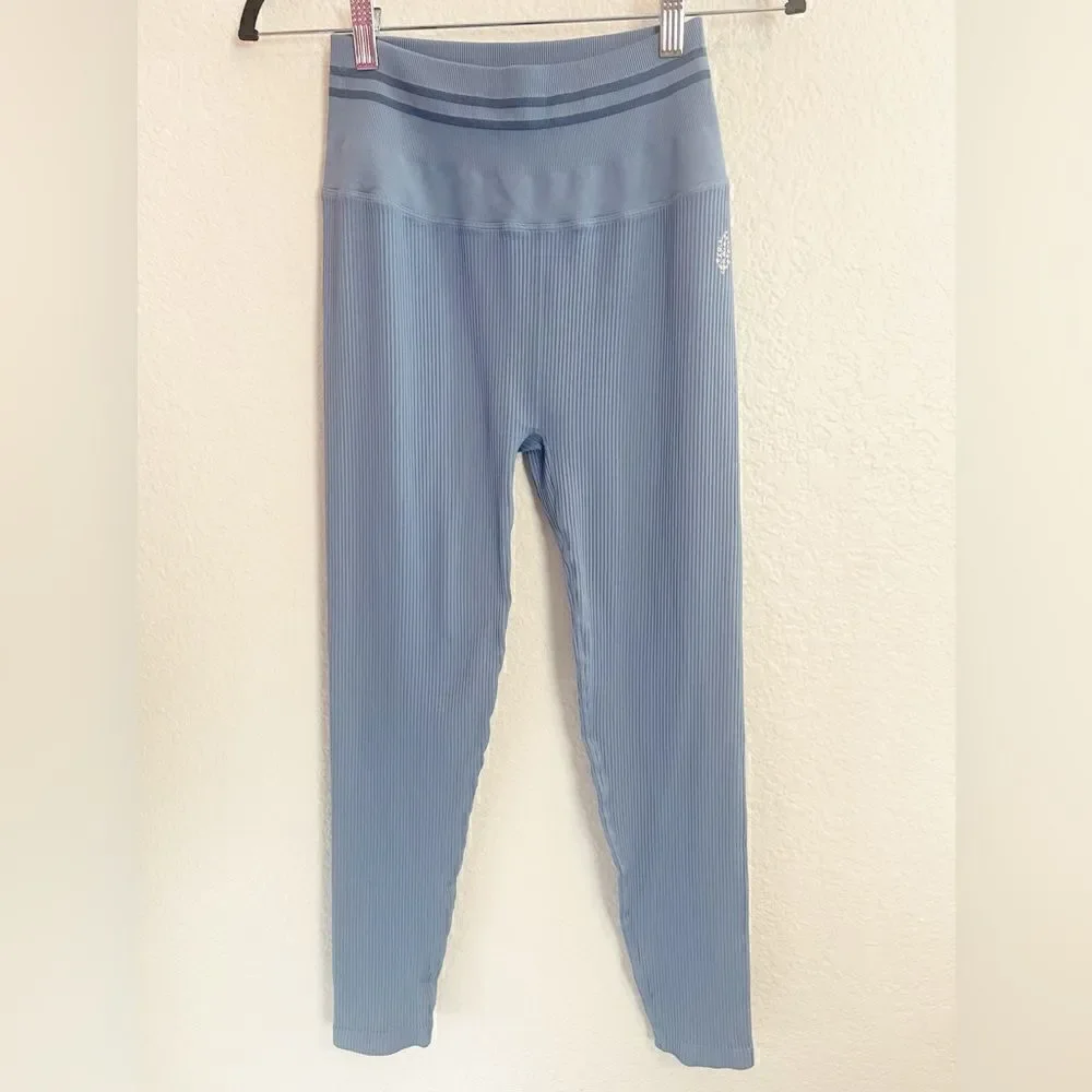 Free People leggings Movement Rich Soul Ribbed Legging in light blue. M/L